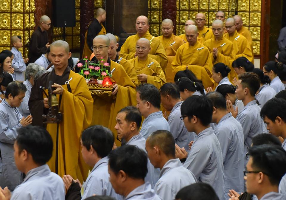 Lễ xuất gia - Ngày tu đầu tiên khóa tu &quot; Xuất gia gieo duyên kỳ 4 và khóa tu Thiền tứ niệm xứ kỳ 25 &quot;