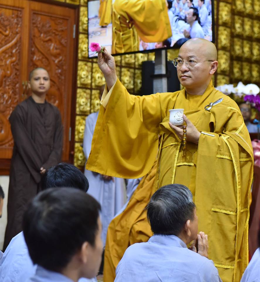 Lễ xuất gia - Ngày tu đầu tiên khóa tu &quot; Xuất gia gieo duyên kỳ 4 và khóa tu Thiền tứ niệm xứ kỳ 25 &quot;