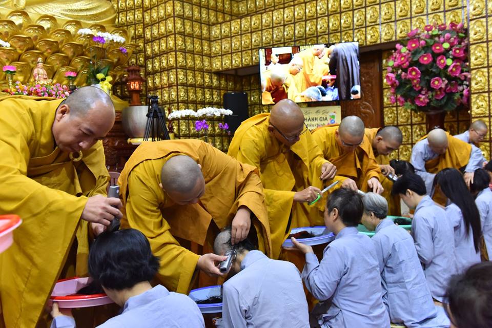 Lễ xuất gia - Ngày tu đầu tiên khóa tu &quot; Xuất gia gieo duyên kỳ 4 và khóa tu Thiền tứ niệm xứ kỳ 25 &quot;
