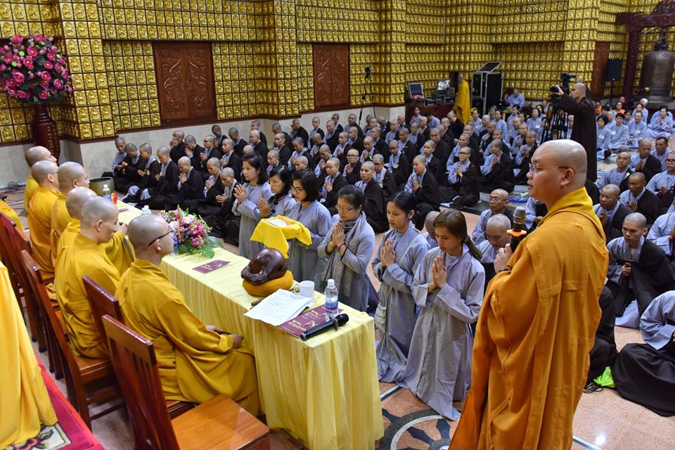 Lễ xuất gia - Ngày tu đầu tiên khóa tu &quot; Xuất gia gieo duyên kỳ 4 và khóa tu Thiền tứ niệm xứ kỳ 25 &quot;