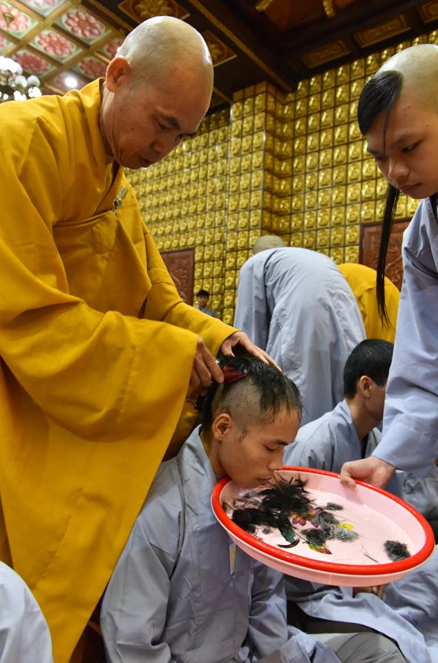 Lễ xuất gia - Ngày tu đầu tiên khóa tu &quot; Xuất gia gieo duyên kỳ 4 và khóa tu Thiền tứ niệm xứ kỳ 25 &quot;