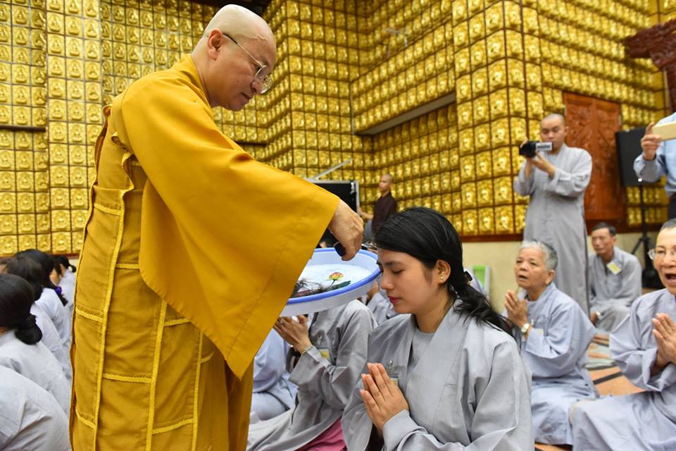 Lễ xuất gia - Ngày tu đầu tiên khóa tu &quot; Xuất gia gieo duyên kỳ 4 và khóa tu Thiền tứ niệm xứ kỳ 25 &quot;