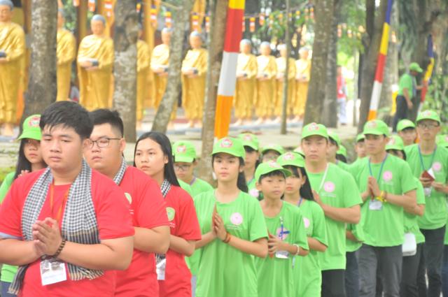 Thiêng liêng lời kinh cầu tại Hội Trại Tuổi Trẻ &amp; Phật Giáo