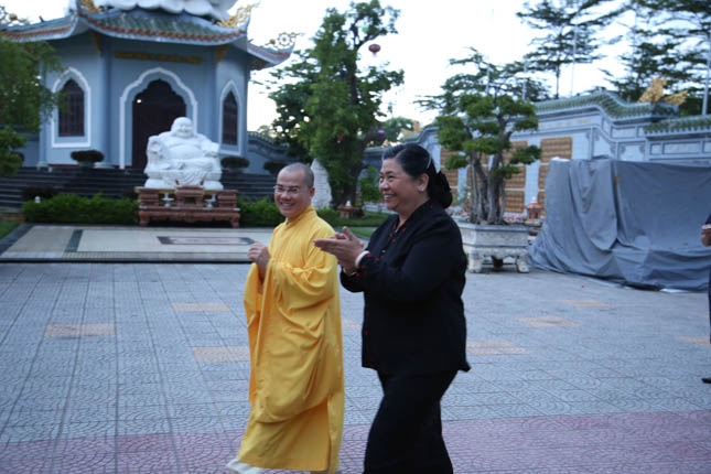 Phó Chủ tịch thường trực Quốc hội thăm chùa Bà Đa