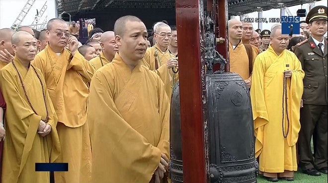 Một số nghi lễ Phật giáo tại lễ an táng Chủ tịch nước Trần Đại Quang tại quê nhà