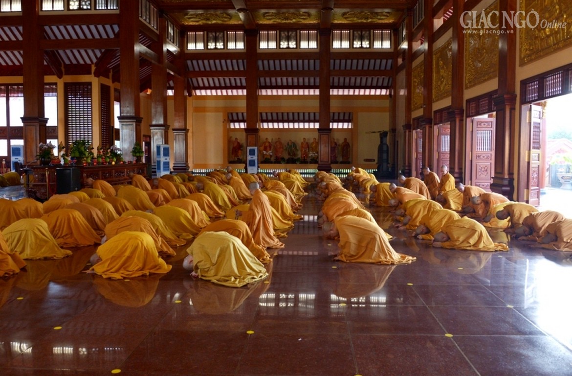 TP. HCM: Chư Tăng bố-tát, thính giới tại VNQT