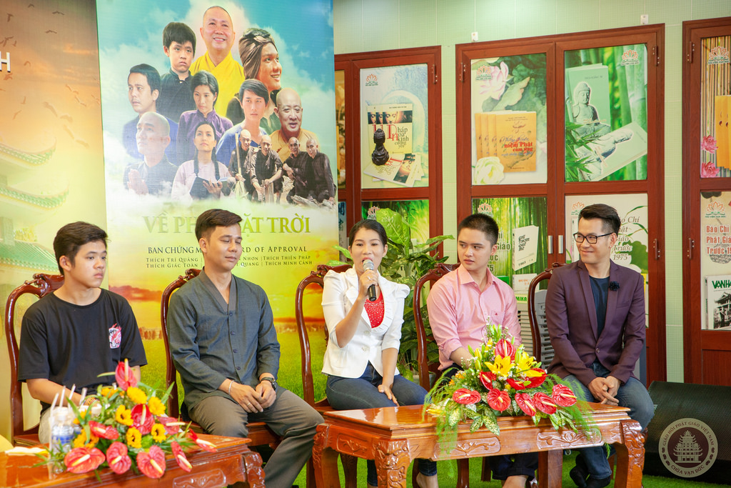 Họp Mặt Trò Chuyện Cùng Các Diễn Viên Ca Sĩ Phim Về Phía Mặt Trời