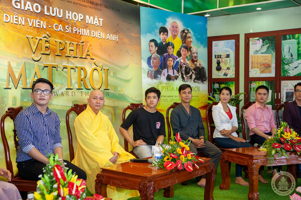 Họp Mặt Trò Chuyện Cùng Các Diễn Viên Ca Sĩ Phim Về Phía Mặt Trời