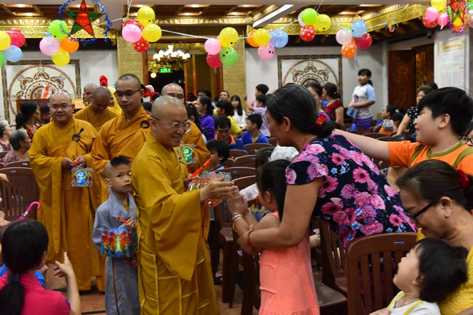 Đêm hội trăng rằm - Tết Trung Thu tại chùa Giác Ngộ với chủ đề: &quot; Trung Thu Yêu Thương&quot; (24/09/2018)