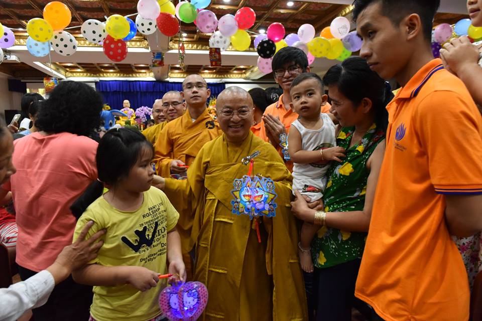 Đêm hội trăng rằm - Tết Trung Thu tại chùa Giác Ngộ với chủ đề: &quot; Trung Thu Yêu Thương&quot; (24/09/2018)