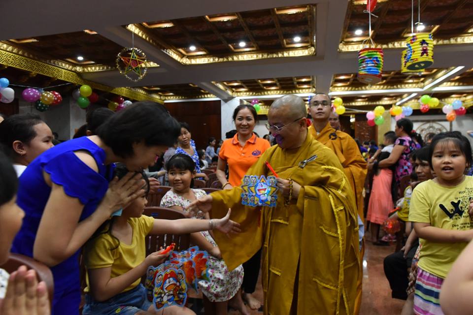 Đêm hội trăng rằm - Tết Trung Thu tại chùa Giác Ngộ với chủ đề: &quot; Trung Thu Yêu Thương&quot; (24/09/2018)