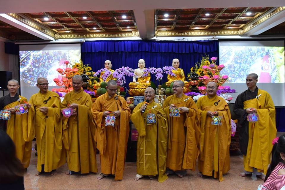 Đêm hội trăng rằm - Tết Trung Thu tại chùa Giác Ngộ với chủ đề: &quot; Trung Thu Yêu Thương&quot; (24/09/2018)
