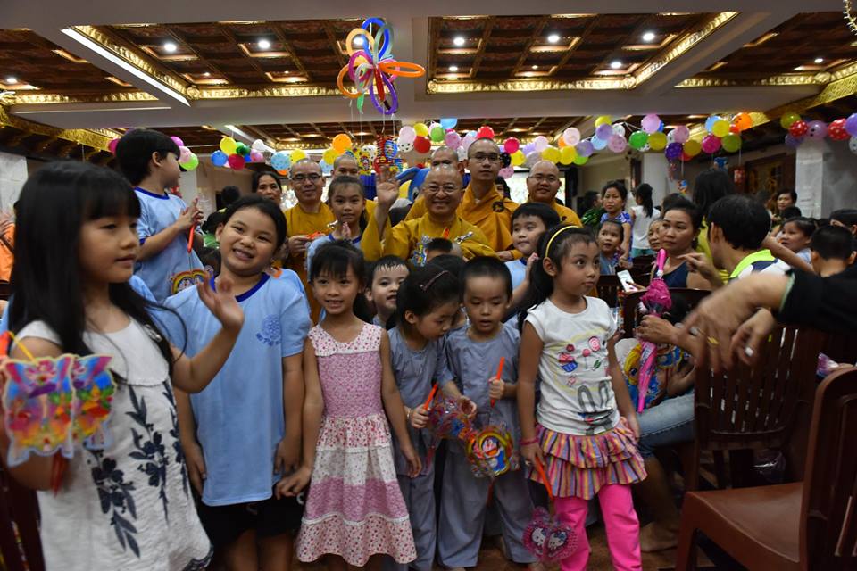 Đêm hội trăng rằm - Tết Trung Thu tại chùa Giác Ngộ với chủ đề: &quot; Trung Thu Yêu Thương&quot; (24/09/2018)