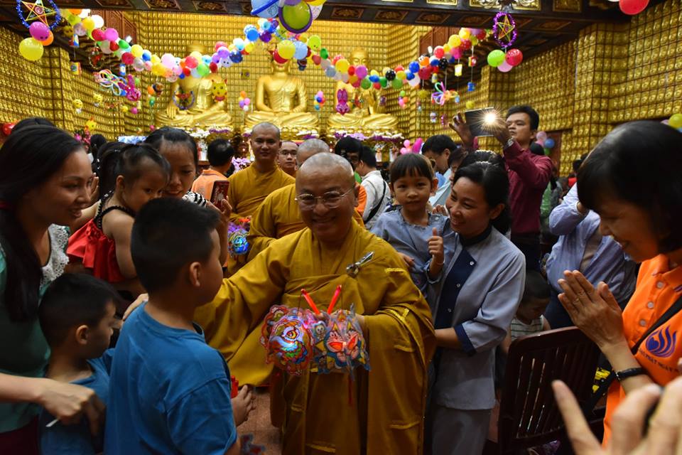 Đêm hội trăng rằm - Tết Trung Thu tại chùa Giác Ngộ với chủ đề: &quot; Trung Thu Yêu Thương&quot; (24/09/2018)