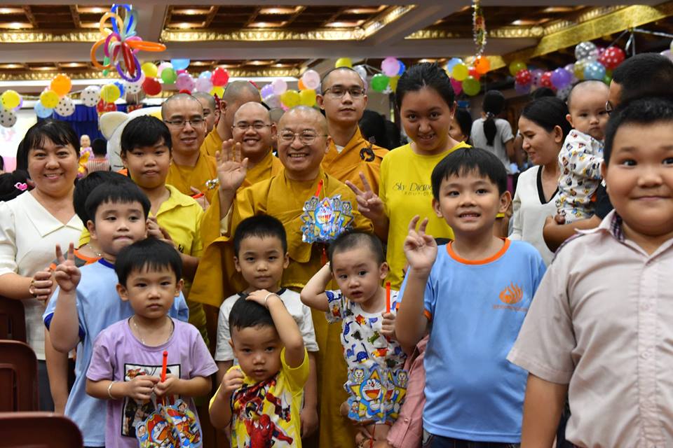 Đêm hội trăng rằm - Tết Trung Thu tại chùa Giác Ngộ với chủ đề: &quot; Trung Thu Yêu Thương&quot; (24/09/2018)