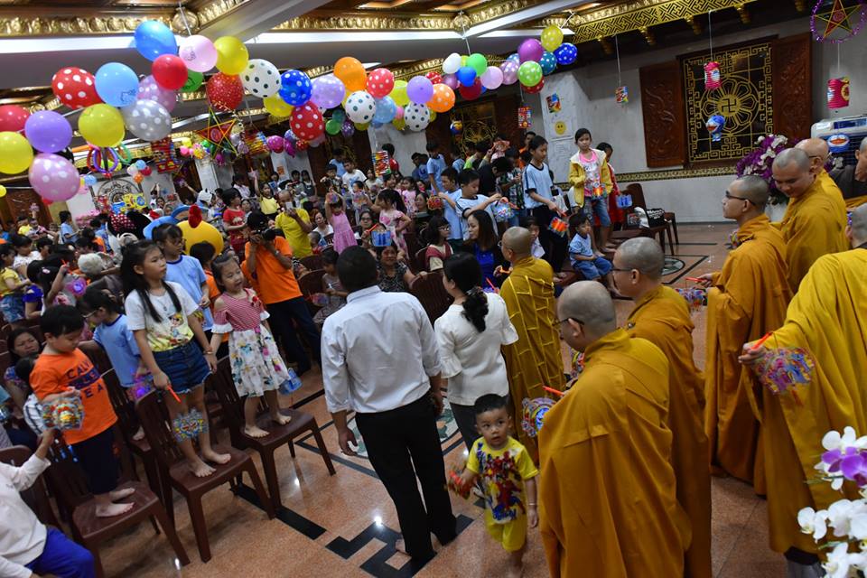 Đêm hội trăng rằm - Tết Trung Thu tại chùa Giác Ngộ với chủ đề: &quot; Trung Thu Yêu Thương&quot; (24/09/2018)