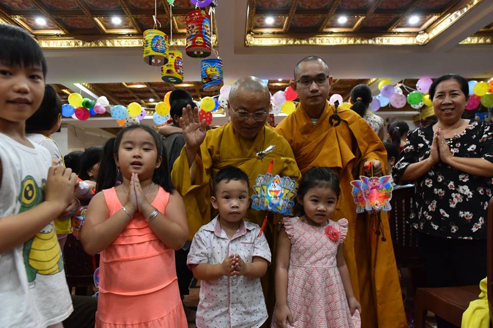 Đêm hội trăng rằm - Tết Trung Thu tại chùa Giác Ngộ với chủ đề: &quot; Trung Thu Yêu Thương&quot; (24/09/2018)