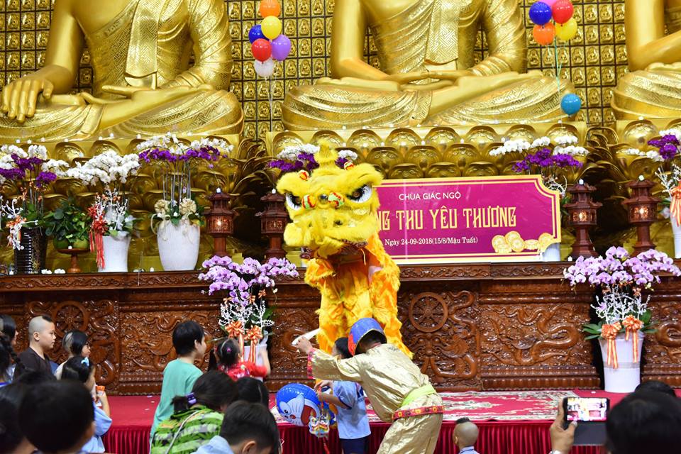 Đêm hội trăng rằm - Tết Trung Thu tại chùa Giác Ngộ với chủ đề: &quot; Trung Thu Yêu Thương&quot; (24/09/2018)
