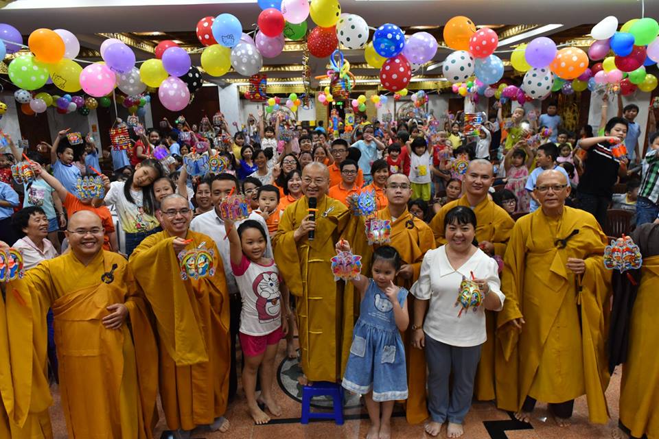 Đêm hội trăng rằm - Tết Trung Thu tại chùa Giác Ngộ với chủ đề: &quot; Trung Thu Yêu Thương&quot; (24/09/2018)