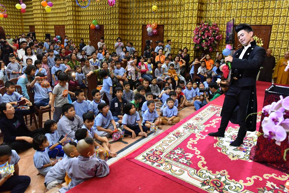 Đêm hội trăng rằm - Tết Trung Thu tại chùa Giác Ngộ với chủ đề: &quot; Trung Thu Yêu Thương&quot; (24/09/2018)