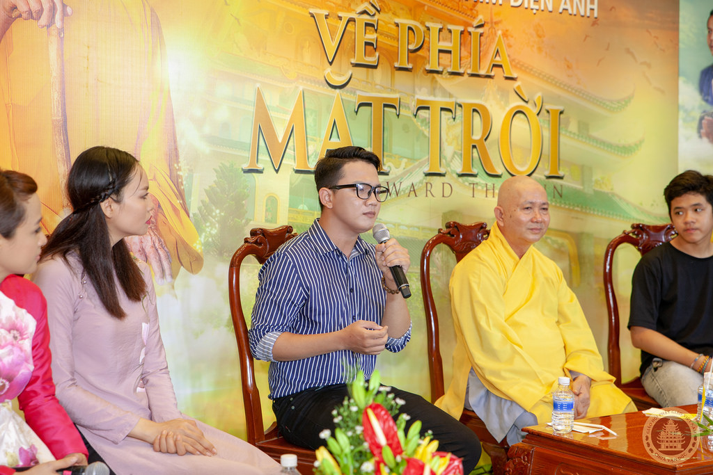 Họp Mặt Trò Chuyện Cùng Các Diễn Viên Ca Sĩ Phim Về Phía Mặt Trời