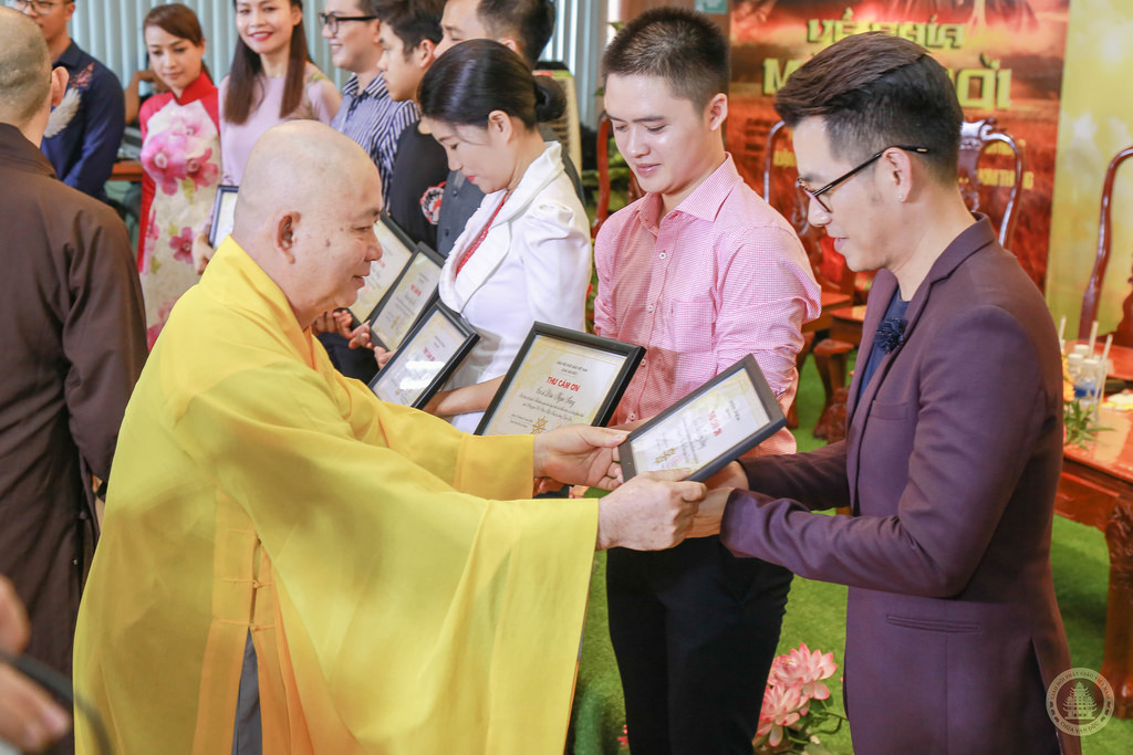 Họp Mặt Trò Chuyện Cùng Các Diễn Viên Ca Sĩ Phim Về Phía Mặt Trời