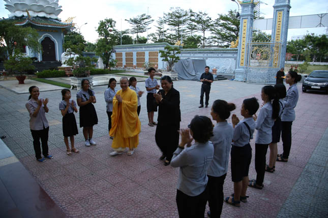 Phó Chủ tịch thường trực Quốc hội thăm chùa Bà Đa