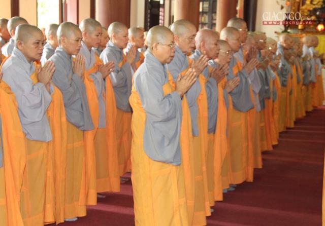 TT-Huế: Chư Tăng Tự tứ, cử hành pháp hội Vu lan bồn