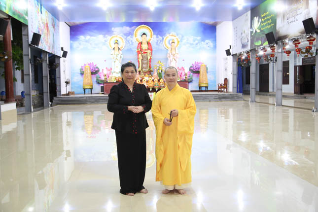 Phó Chủ tịch thường trực Quốc hội thăm chùa Bà Đa