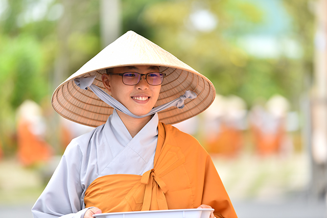 Xã hội theo Phật giáo Nguyên Thủy và Đại Thừa - TT.Thích Nhật Từ (11-07-2018)