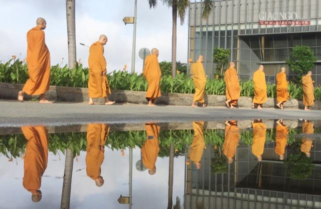 Lễ Vu lan, dâng y tại Pháp viện Minh Đăng Quang