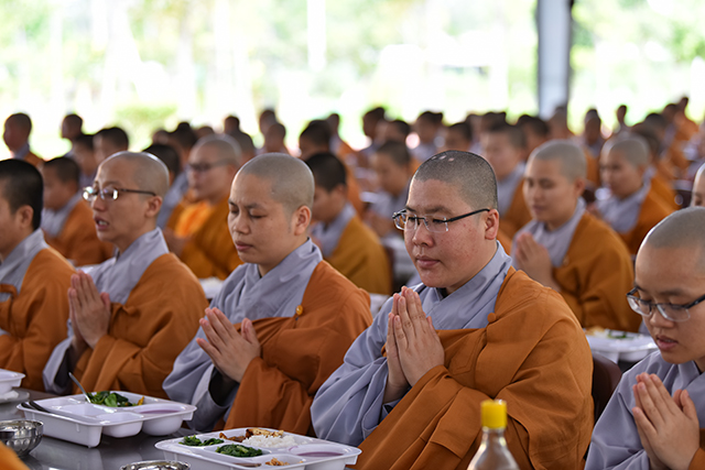 Xã hội theo Phật giáo Nguyên Thủy và Đại Thừa - TT.Thích Nhật Từ (11-07-2018)