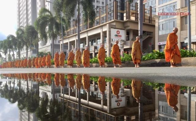 Lễ Vu lan, dâng y tại Pháp viện Minh Đăng Quang