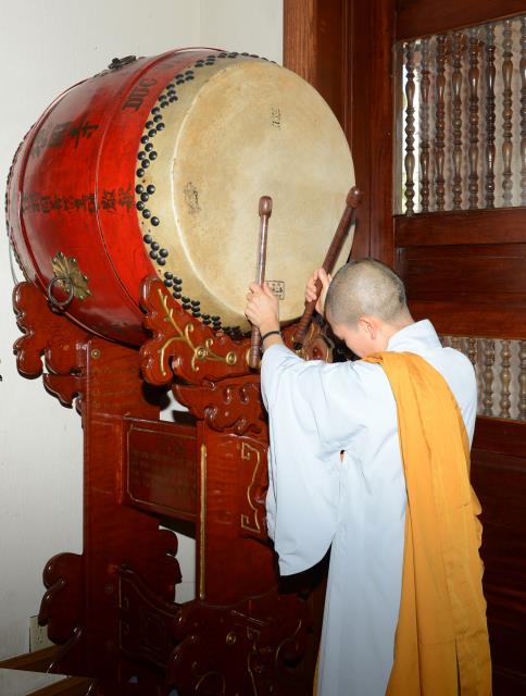 Trang nghiêm lễ an vị tôn tượng Bồ Tát Quán Thế Âm và Bồ Tát Di Lặc tại chùa Đức Viên,San Jose (Hoa Kỳ)