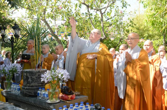 Trang nghiêm lễ an vị tôn tượng Bồ Tát Quán Thế Âm và Bồ Tát Di Lặc tại chùa Đức Viên,San Jose (Hoa Kỳ)