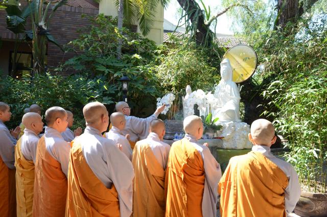 Trang nghiêm lễ an vị tôn tượng Bồ Tát Quán Thế Âm và Bồ Tát Di Lặc tại chùa Đức Viên,San Jose (Hoa Kỳ)
