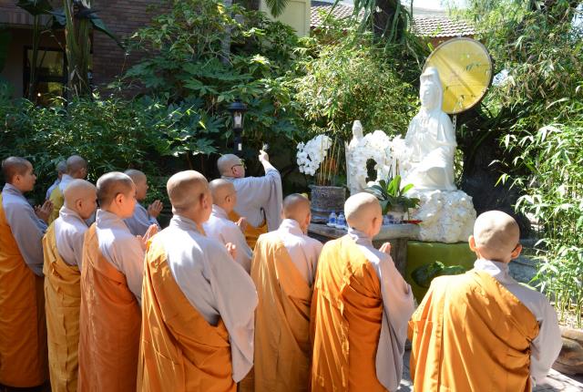 Trang nghiêm lễ an vị tôn tượng Bồ Tát Quán Thế Âm và Bồ Tát Di Lặc tại chùa Đức Viên,San Jose (Hoa Kỳ)