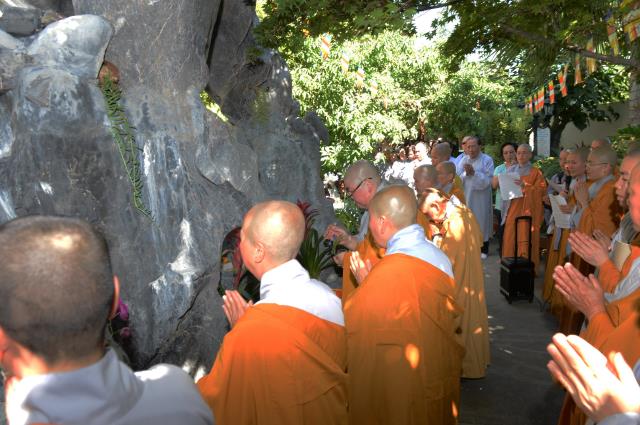 Trang nghiêm lễ an vị tôn tượng Bồ Tát Quán Thế Âm và Bồ Tát Di Lặc tại chùa Đức Viên,San Jose (Hoa Kỳ)