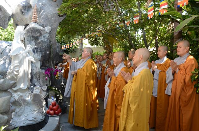 Trang nghiêm lễ an vị tôn tượng Bồ Tát Quán Thế Âm và Bồ Tát Di Lặc tại chùa Đức Viên,San Jose (Hoa Kỳ)
