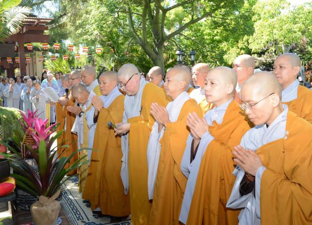Trang nghiêm lễ an vị tôn tượng Bồ Tát Quán Thế Âm và Bồ Tát Di Lặc tại chùa Đức Viên,San Jose (Hoa Kỳ)