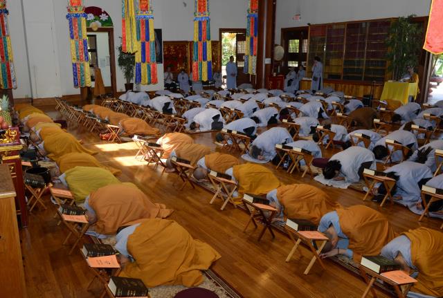 Trang nghiêm lễ an vị tôn tượng Bồ Tát Quán Thế Âm và Bồ Tát Di Lặc tại chùa Đức Viên,San Jose (Hoa Kỳ)