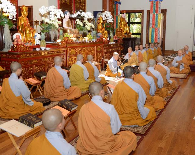 Trang nghiêm lễ an vị tôn tượng Bồ Tát Quán Thế Âm và Bồ Tát Di Lặc tại chùa Đức Viên,San Jose (Hoa Kỳ)