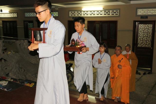 Xúc động đêm thắp nến tri ân tại khóa tu mùa hè “Đức Phật Trong Con” năm 2018