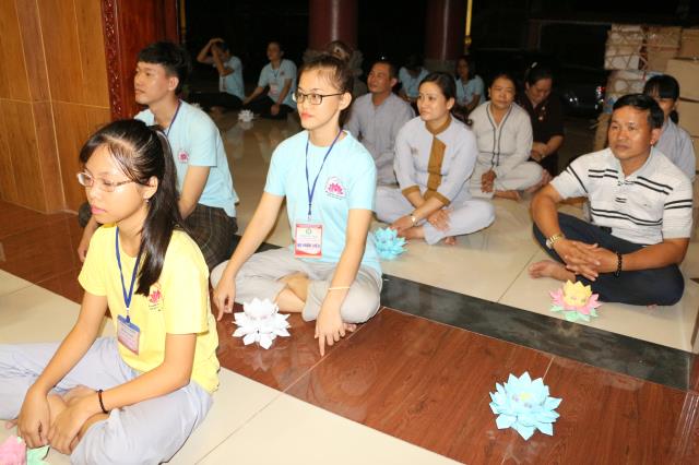 Xúc động đêm thắp nến tri ân tại khóa tu mùa hè “Đức Phật Trong Con” năm 2018
