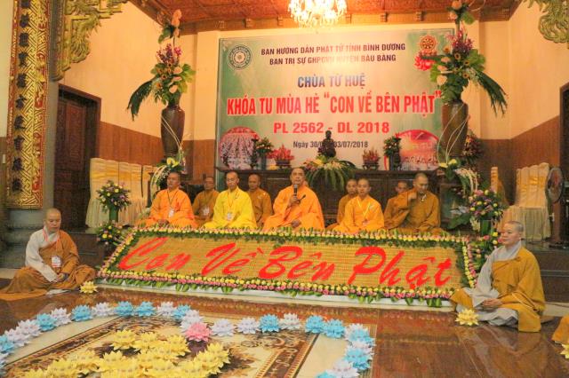 Xúc động đêm thắp nến tri ân tại khóa tu mùa hè “Đức Phật Trong Con” năm 2018