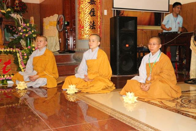 Xúc động đêm thắp nến tri ân tại khóa tu mùa hè “Đức Phật Trong Con” năm 2018