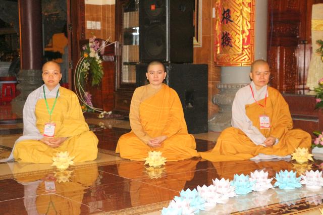 Xúc động đêm thắp nến tri ân tại khóa tu mùa hè “Đức Phật Trong Con” năm 2018