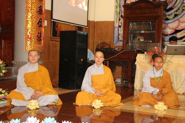 Xúc động đêm thắp nến tri ân tại khóa tu mùa hè “Đức Phật Trong Con” năm 2018
