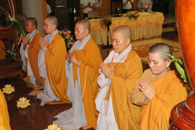 Xúc động đêm thắp nến tri ân tại khóa tu mùa hè “Đức Phật Trong Con” năm 2018
