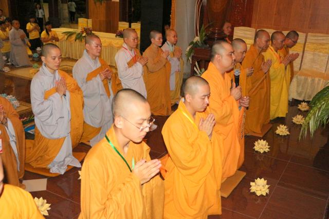 Xúc động đêm thắp nến tri ân tại khóa tu mùa hè “Đức Phật Trong Con” năm 2018